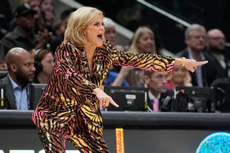 kim mulkey outfits photos|Kim Mulkeys best outfits: Fashion experts grade LSU。